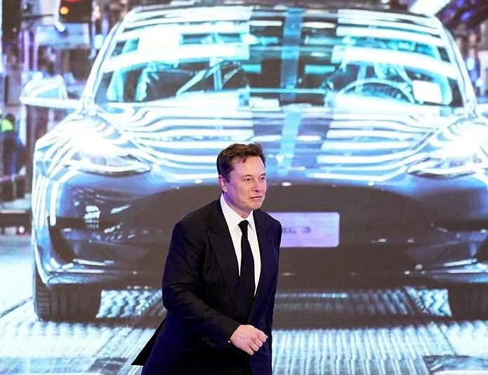 Elon Musk sigortacı arıyor