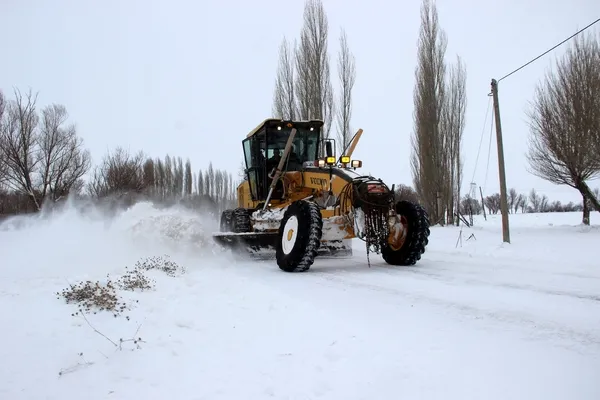 696-yerlesim-yerine-halen-ulasilamayan-sivasta-sahte-ihbar-karla-mucadeleyi-sekteye-ugratiyor-baskalarinin-hak-1643265340227.jpg 696 yerleşim yerine halen ulaşılamayan Sivas’ta sahte ihbarlar karla mücadeleyi sekteye uğratıyor: Başkalarının haklarına geçmesinler-5