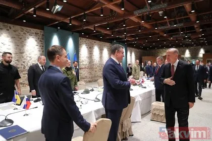 Barış için yoğun diplomasi gerçekleştiren Başkan Erdoğan Rusya ve Ukrayna heyetleri tarafından ayakta alkışlandı