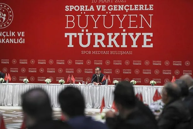 SON DAKİKA: Bakan Kasapoğlu'ndan stat zeminleriyle ilgili flaş açıklama: Bunun mazereti olmaz-4