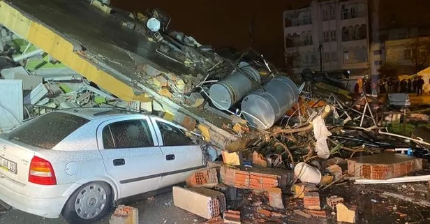 Adıyaman'da ağır hasarlı 4 katlı bina çöktü!