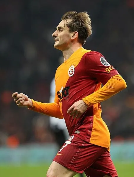 gsaray-genc-yildizi-kerem-akturkoglunu-25-milyon-eurodan-asagiya-satmama-karari-aldi-1647388503881.jpeg G.Saray genç yıldızı Kerem Aktürkoğlu'nu 25 milyon Euro’dan aşağıya satmama kararı aldı-3