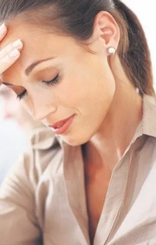 Dikkat baş ağrısını hafife almayın!  Beyin kanaması habercisi olabilir