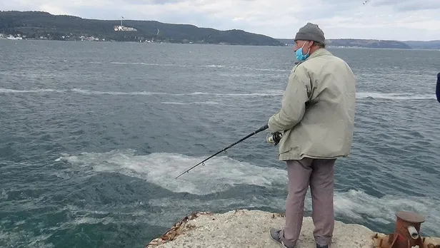SON DAKİKA: Çanakkale Boğazı'nda denizi kaplayan 'müsilaj' balıkçının kabusu oldu: Üç aydır denize çıkmıyorum-2