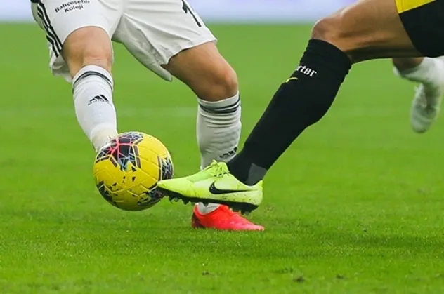 Başakşehir'in Şampiyonlar Ligi'ndeki rakibi Paris Saint-Germain'de 1 futbolcu koronavirüse yakalandı
