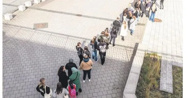 Berlin'de ucuzu külot kuyruğu görenleri şaşırttı