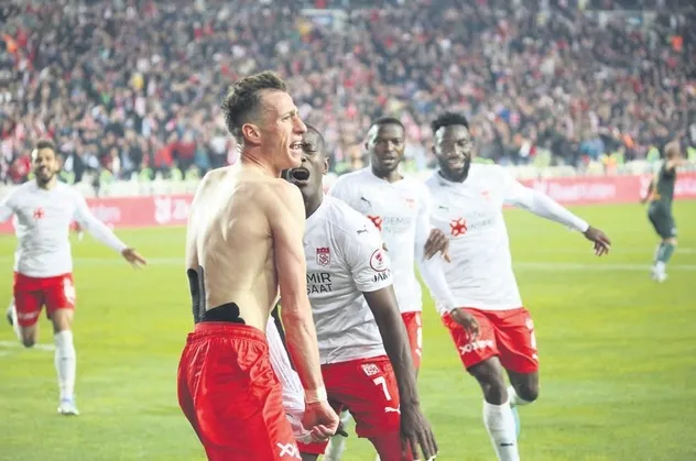 Ziraat Türkiye Kupası'nda Alayanspor'u eleyen Sivasspor Kayserisporun finaldeki rakibi oldu
