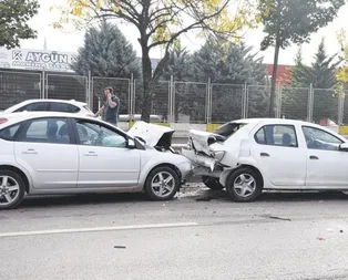 Çarpışan arabalar