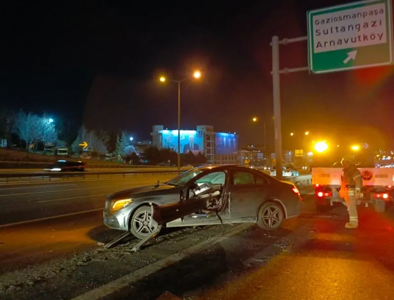 gaziosmanpasa-temde-gece-yarisi-korkunc-kaza-bariyerler-otomobile-saplandi-1-olu-1-yarali-1711333986580.jpeg
