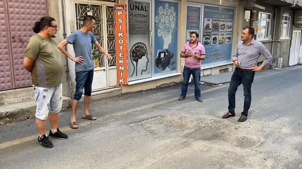 chpli-belediye-yollari-kostebek-yuvasina-cevirdi-sokaklara-tek-tek-isaret-birakiliyor-1659690038990.jpg CHP'li belediye yolları köstebek yuvasına çevirdi! Sokaklara tek tek işaret bırakılıyor-5