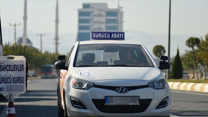 Ehliyet alacaklar dikkat! Sürücü sınavlarında yeni düzenleme | Bu hatayı yapanların cezası 5 yıla çıkarıldı-8