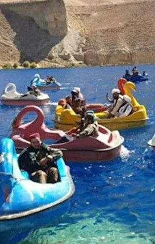 Taliban'dan Pyanj nehri üzerinde ilginç tatbikat! Deniz bisikletleriyle geçmeye çalıştılar