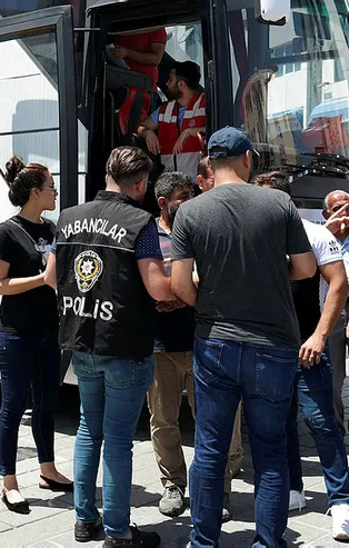 Esenyurt'ta kaçak göçmen denetimi: 93 gözaltı