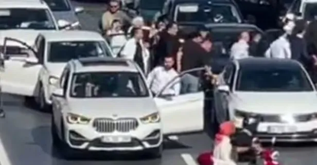 Küçükçekmece'de düğün konvoyuyla trafiği kapatan magandalar gözaltına alındı