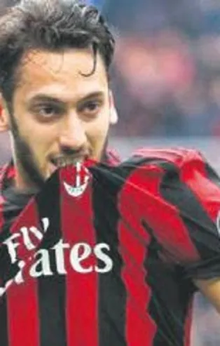 Hakan Çalhanoğlu’na Leicester talip oldu