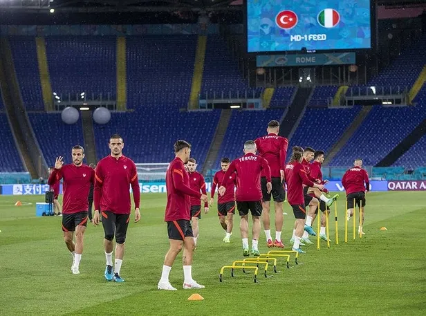 euro-2020-basliyor-turkiye-italya-maci-oncesi-roma-kirmizi-beyaza-burundu-turkiye-sesleri-1623423019310.jpeg EURO 2020 başlıyor! Türkiye - İtalya maçı öncesi Roma kırmızı beyaza büründü: 'Türkiye' sesleri...-5