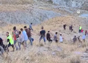 Elazığ Keban’da işçileri taşıyan minibüs şarampole devrildi: 13 kişi yaralandı, 5 kişinin durumu ağır