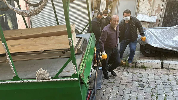 1638860544539.jpg Beyoğlu'nda korkunç olay! 60 yaşındaki adam bıçaklanarak öldürülmüş şekilde bulundu! Oğlu gözaltında-4