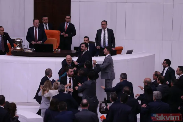 Filistin oturumuna mazeret sunan CHP lideri Özgür Özel Can Atalay için seke seke Meclis'e geldi! Bir de üstüne DEM Grubu'na gitti - 20