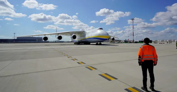 İstanbul Havalimanı'nda tarihi gün! Dünyanın en büyük kargo uçağı Antonov An-225 indi