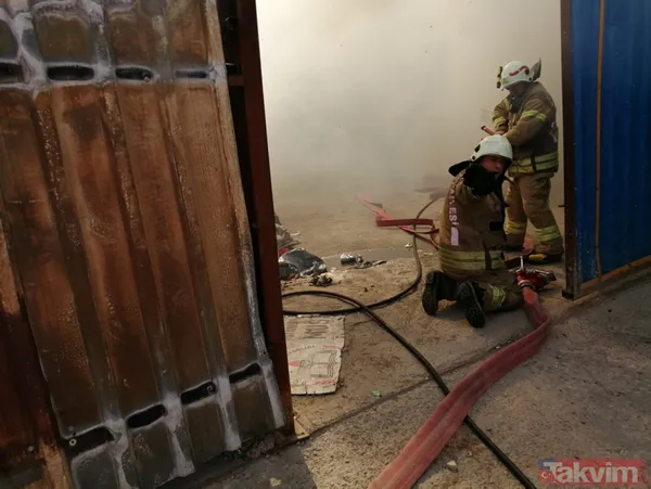 SON DAKİKA: Ümraniye'de ortalık karıştı! Ateşe verip polise taşlarla saldırdılar - 4