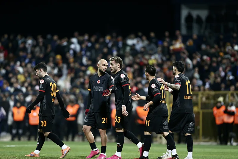 Galatasaray Gaziantep karşısında! Buruk'tan orta saha kararı - 5