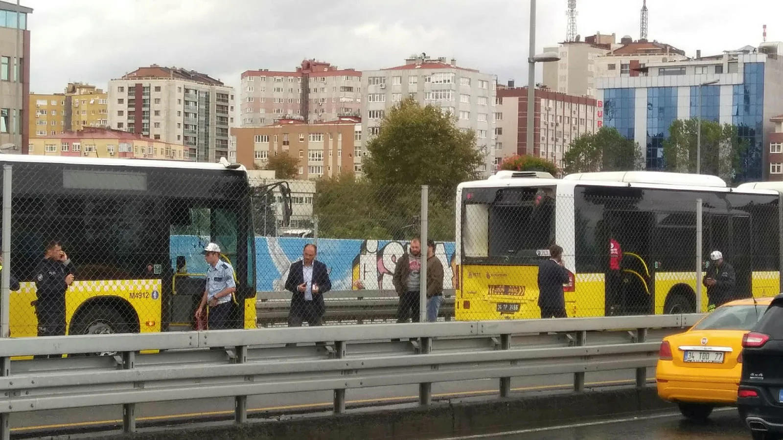 Okmeydanı'nda 2 metrobüs çarpıştı - 6