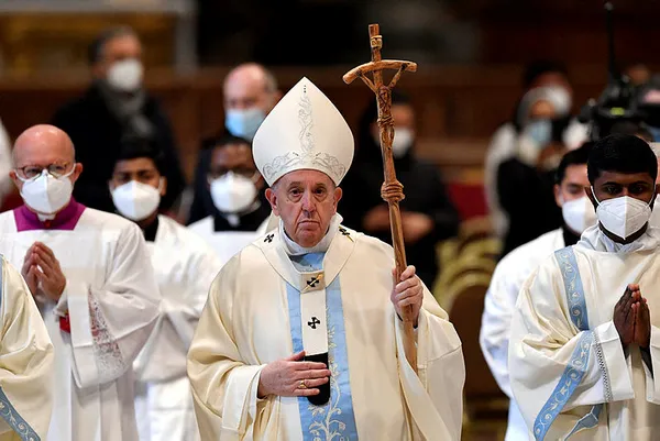katolik-kilisesi-lideri-papa-franciscus-kadina-siddet-tanriyi-asagilamadir-1641047943668.jpg Kadın tokatlayan Katolik Kilisesi lideri Papa Franciscus: Kadına şiddet tanrıyı aşağılamadır-2