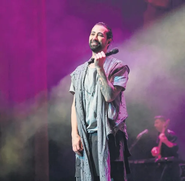 irakta-ilk-kez-uluslararasi-kadin-sanatci-olarak-konser-veren-bulent-ersoya-koruma-ordusu-1646075497774.jpeg Irak'ta ilk kez uluslararası kadın sanatçı olarak konser veren Bülent Ersoy'a koruma ordusu-9