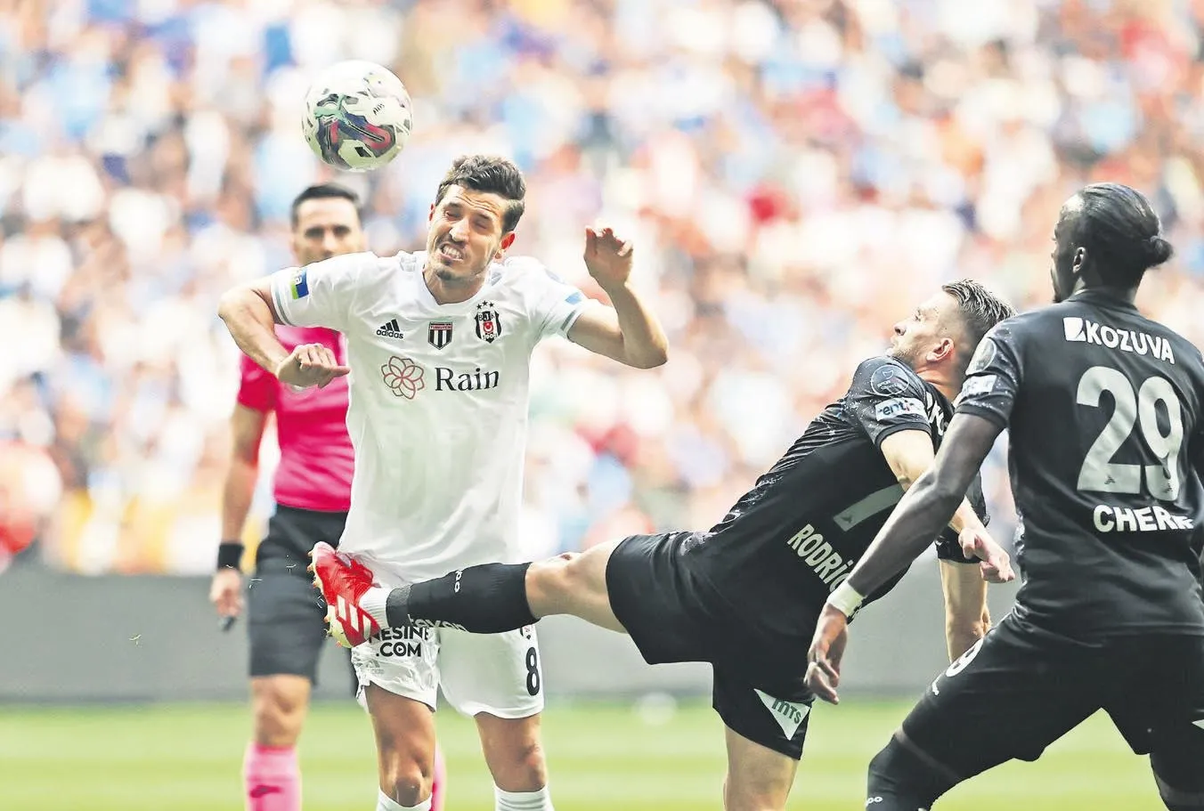 Salih Uçan’a sözleşme jesti