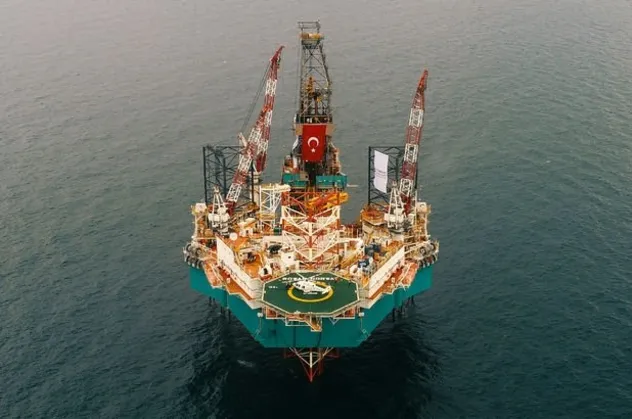 Fatih Gemisi Kıbrıs'ın batısında doğalgaz ve petrol aramaya başladı