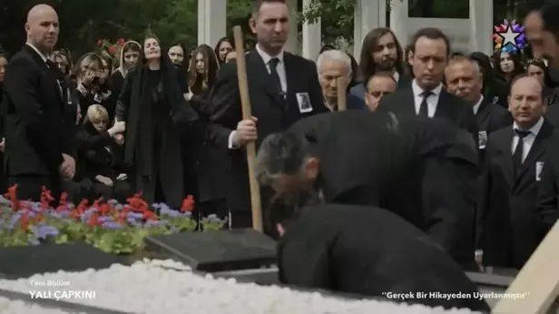 yali-capkininda-kafalari-allak-bullak-eden-final-gercegi-bu-resmen-ask-i-memnunun-kopyasi-1695032033679.jpg Bu resmen Aşk-ı Memnu'nun kopyası! Yalı Çapkını'nda kafaları allak bullak edecek final gerçeği ortaya çıktı-3