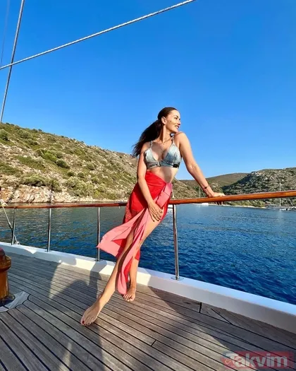 Fahriye Evcen kot büstiyeriyle pozları verdi sosyal medya birbirine girdi! Hatice Şendil güzelliğine kayıtsız kalamadı Fahriyeee...