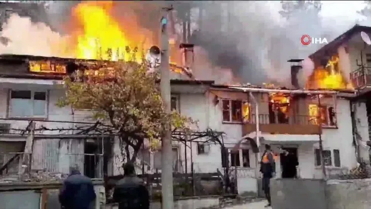 🚨 Mudurnu Yangın Faciası: 🔥 2 Katlı Bina Yandı 🚒