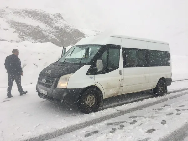 van-bahcesarayda-mayis-ayinda-10-santimetre-kalinliginda-kar-1651396189085.jpg Van Bahçesaray'da mayıs ayında 10 santimetre kalınlığında kar-2