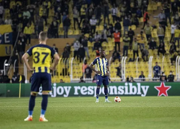 Fenerbahçe'nin başı dertte! Olympiakos maçında hem takım hem de taraftar iyi sınav veremedi-9
