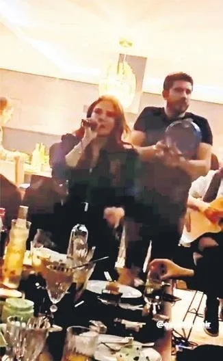 Ünlü isimlerden villada kaçak parti! Esra Balamir, Kaan Orkun, Ayşegül Çınar, Ekin Uzunlar...-4