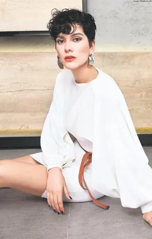 Hayranlarından Bergüzar Korel'e anlamlı hediye