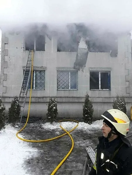 ukraynanin-harkov-kentinde-facia-huzurevinde-cikan-yanginda-15-kisi-oldu-1611245413570.jpeg