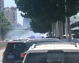 Çin’de ABD elçiliği önünde patlama!