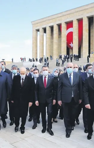 Mustafa Şentop ve Devlet erkânı Anıtkabir'i ziyaret etti