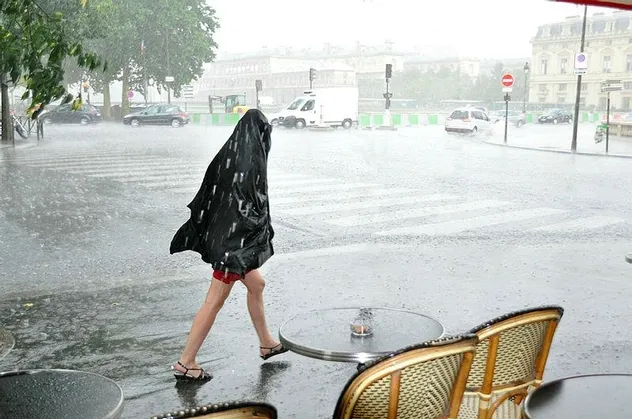 Hafta sonu şemsiyesiz çıkan pişman olur! Meteoroloji'den o illere sağanak yağış uyarısı