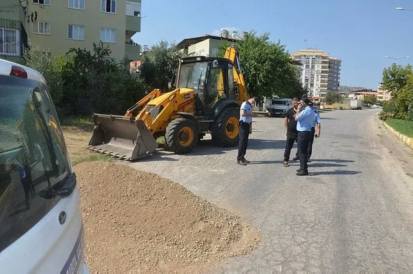 Aydın'ın Nazilli ilçesinde 'Tapulu malım' dediği yolu 2'nci kez ulaşıma kapattı-5
