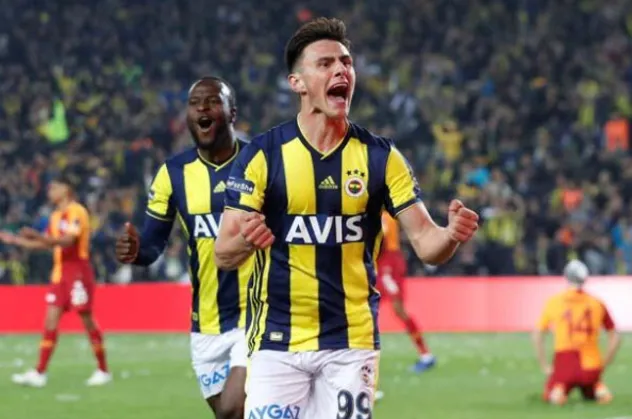 Eljif Elmas yeni takımı Napoli'nin kulüp binasında görüntülendi!