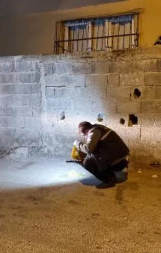 Adana'da gece yarısı silahlar konuştu! Evinin yakınında kurşunladılar