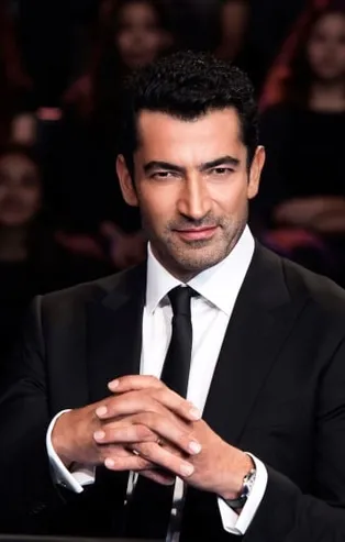 Sahnede Quasimodo, Esmeralda, Phoebus, Frollo gibi karakterler varsa izlediğiniz müzikal hangisidir?