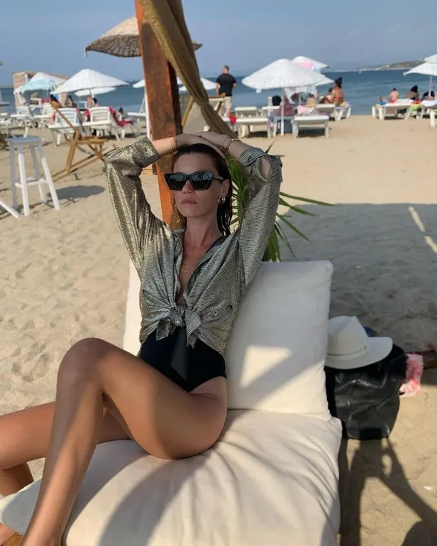 16-senelik-rolunu-birakip-geliyor-camdaki-kizdaki-yeni-roluyle-kariyerine-ivme-kazandiracak-1637857864650.jpg 16 senelik rolünü bırakıp geliyor! Camdaki Kız'daki yeni rolüyle kariyerine ivme kazandıracak-5