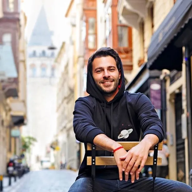 Hakan Sabancı yeni aşka yelken açtı! Sarıyer'de oyuncu Dilara Aksüyek'le buluştu-1