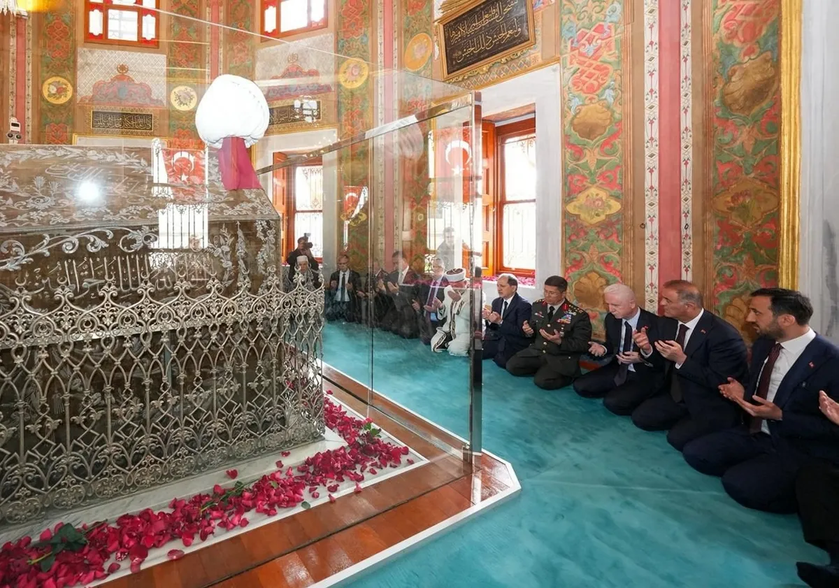 FATİH SULTAN MEHMET HAN TÜRBESİ'NE ZİYARET-1