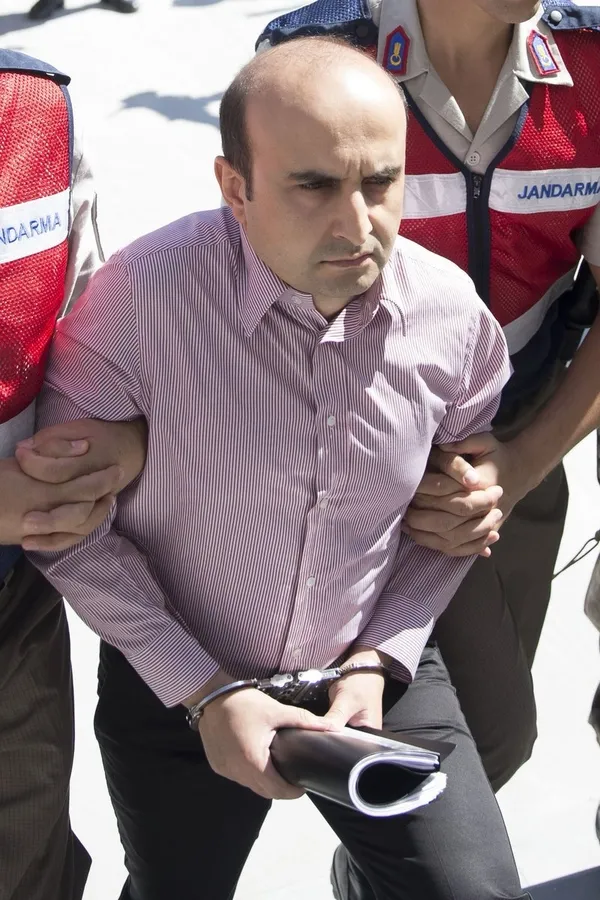 son-dakika-15-temmuz-gecesi-f-16lara-milletin-bombalanmasi-talimatlarini-ileten-fetocu-mustafa-mete-kaygusuz-79-kez-agirlastirilmis-muebbet-hapis-ceza-1606379075340.jpg SON DAKİKA: 15 Temmuz gecesi F-16'lara milletin bombalanması talimatlarını ileten FETÖ'cü Mustafa Mete Kaygusuz 79 kez ağırlaştırılmış müebbet hapis cezasına çarptırıldı-3